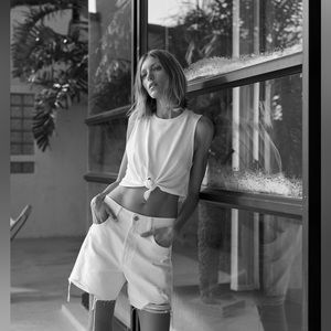 ZARA Ripped White Denim Shorts NWT in size 4